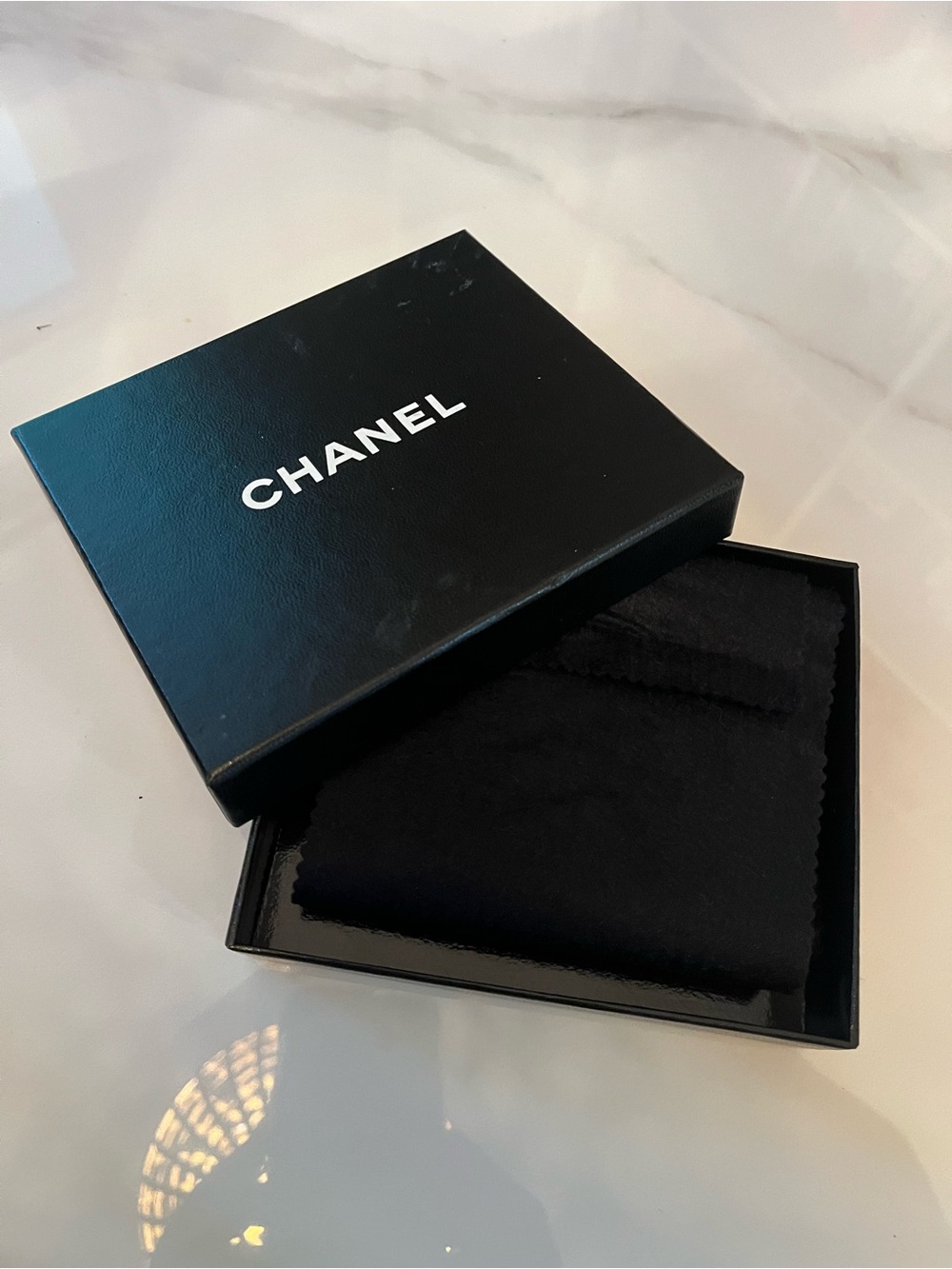 CHANEL Leather Wallet with Authentication Card and Box - Picture 2 of 11